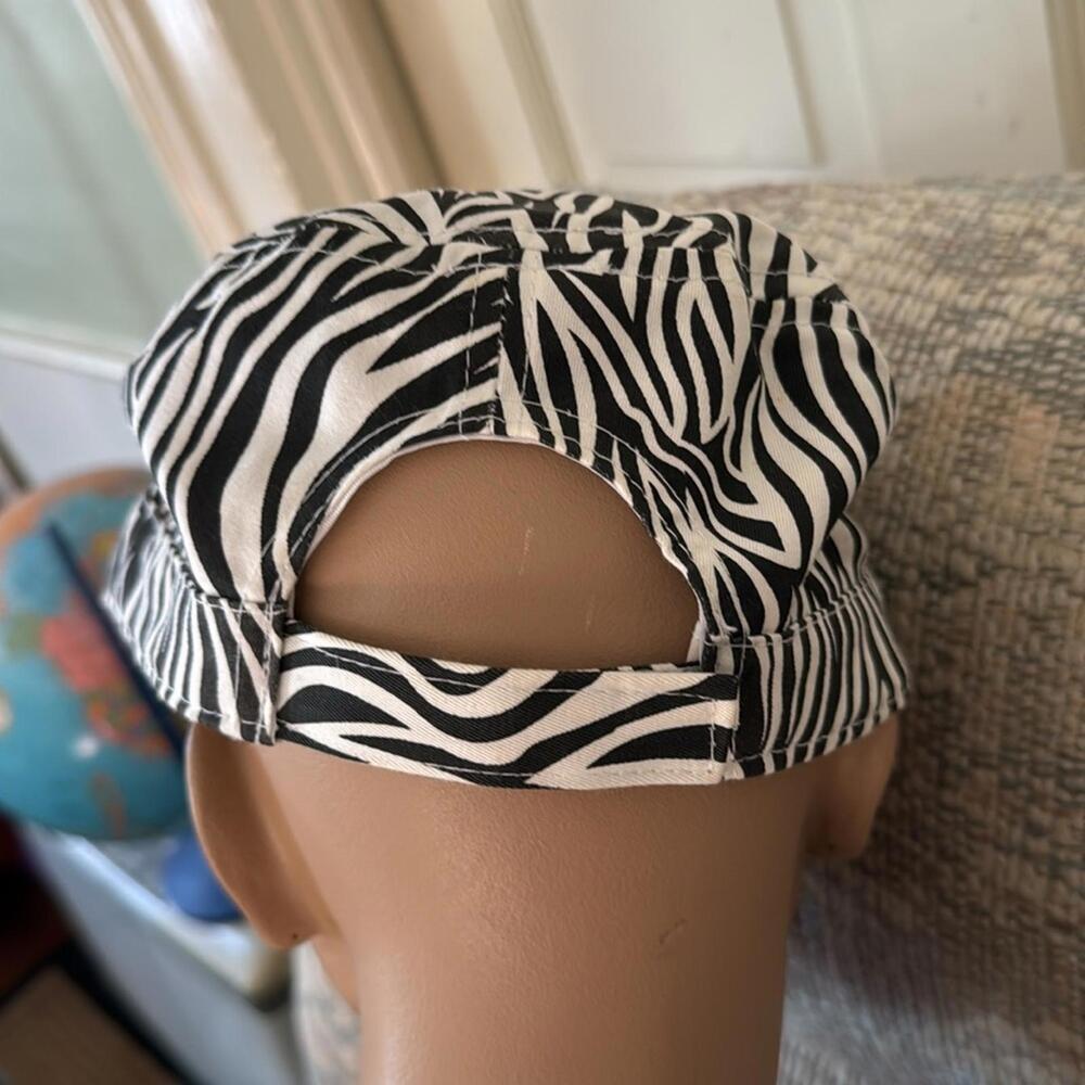 777 Lucky animal print adjustable hat with pink peace sign - Picture 4 of 10